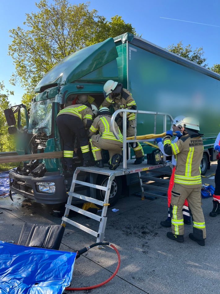 FW Bremerhaven: Verkehrsunfall auf der Autobahn