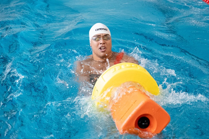 DLRG ermittelt ihre Meister im Rettungsschwimmen / Malkowski mit Weltrekord