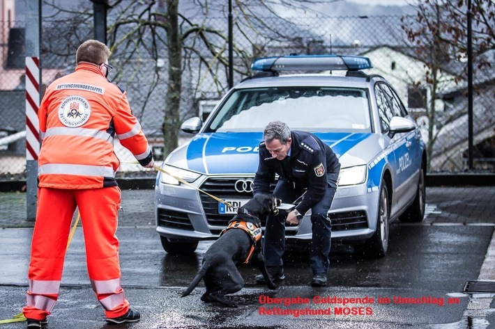 POL-PDWIL: Polizei Wittlich spendet an BRH Rettungshundestaffel Eifel-Mosel e.V.