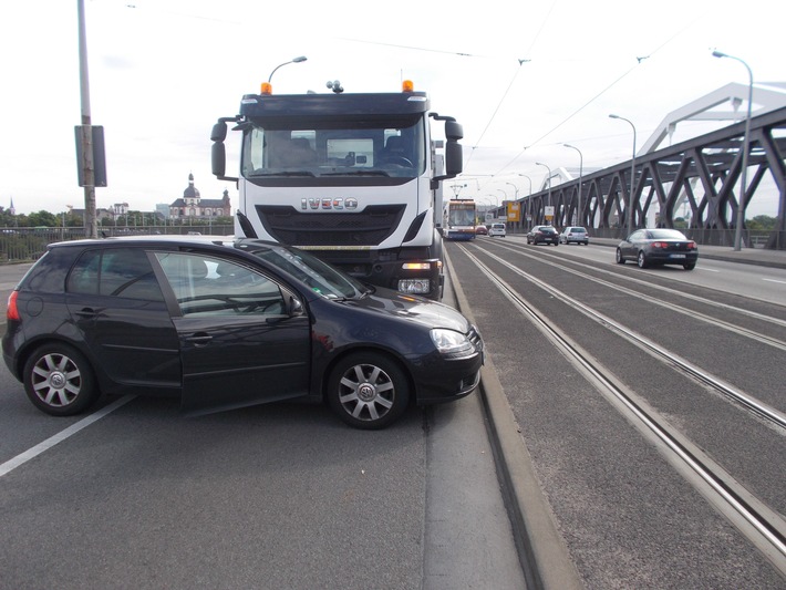 POL-PPRP: Unfall auf der Konrad-Adenauer-Brücke
