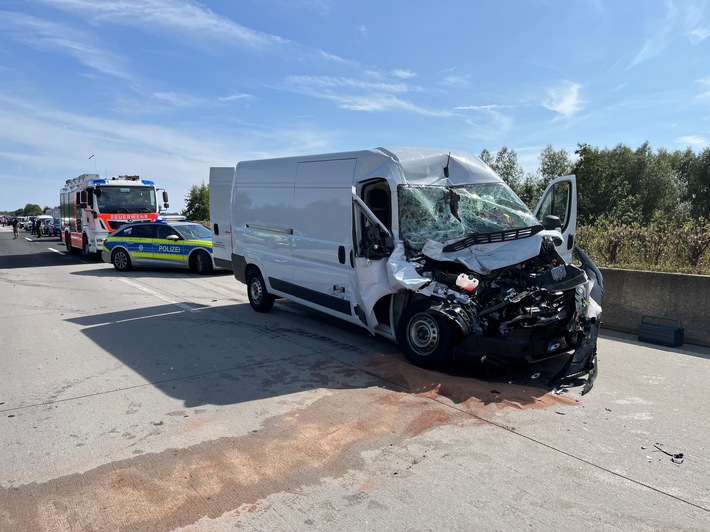 API-TH: Vollsperrung nach schwerem Verkehrsunfall