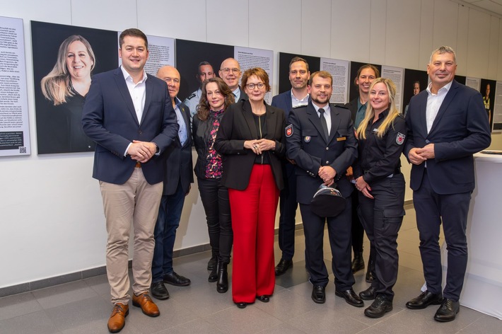 POL-BS: "Der Mensch dahinter": Ausstellung in der Stadtbibliothek