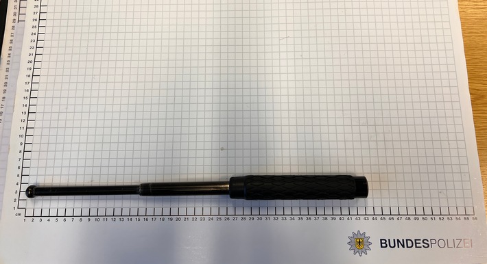 BPOL NRW: Bundespolizei findet gefährliche Gegenstände bei einem Jugendlichen