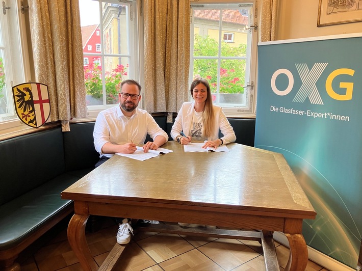Memmingen und OXG schließen strategische Glasfaserpartnerschaft für über 10.500 Haushalte
