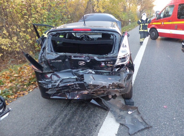 POL-DN: Lkw-Fahrer grüßt Kollegen und verursacht Auffahrunfall