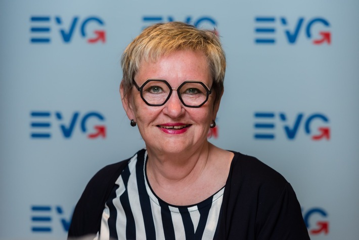 Portrait:  Annegret Pawlitz // EVG-Bundesvorstand in Fulda / Weiterer Text über ots und www.presseportal.de/nr/150063 / Die Verwendung dieses Bildes ist für redaktionelle Zwecke unter Beachtung ggf. genannter Nutzungsbedingungen honorarfrei. Veröffentlichung bitte mit Bildrechte-Hinweis.
