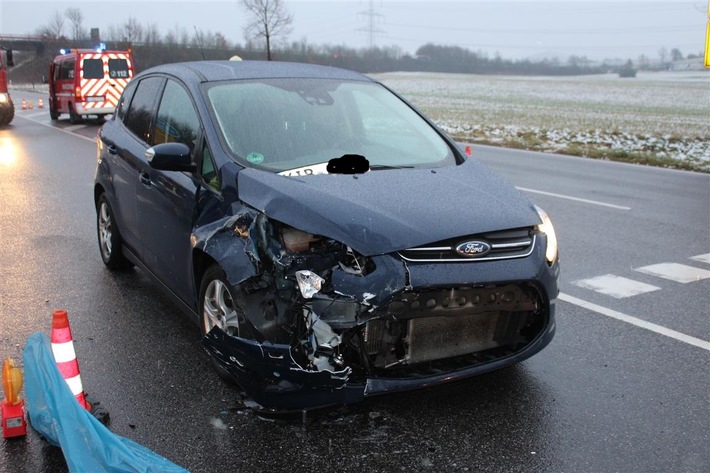 POL-PDKL: L 401, Vorfahrt missachtet, zwei Personen leicht verletzt