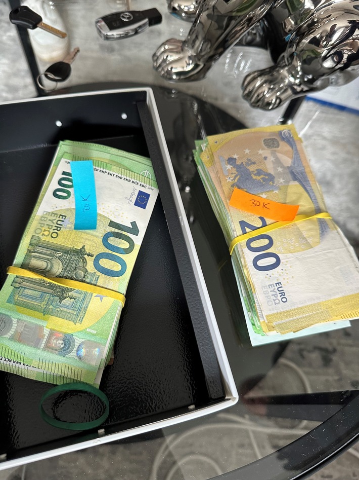 POL-D: Gewerbsmäßiger Betrug durch "Retouren" - Möglicherweise 75.000 Euro ergaunert - 50.000 Euro sichergestellt - Festnahme - Haftrichter - Untersuchungshaft
