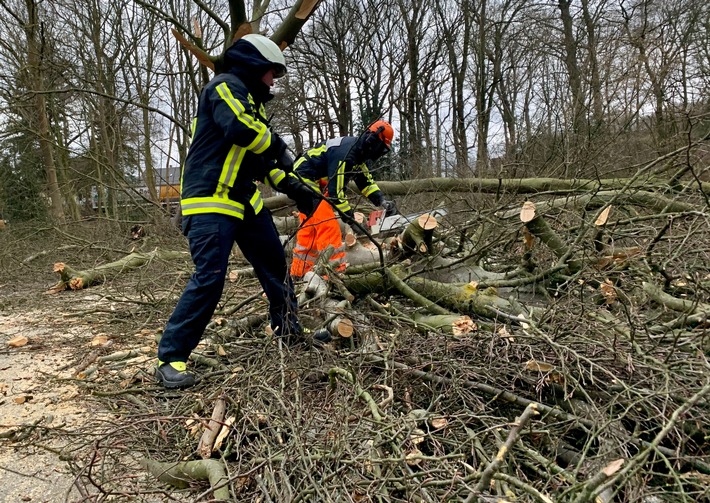 FW-BO: Sturmtief &quot;Sabine&quot;: Führungsstab der Feuerwehr Bochum hat Arbeit aufgenommen