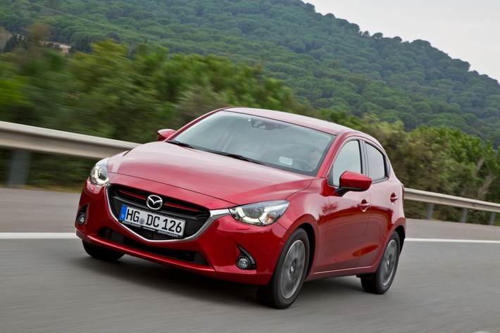 Mazda2 gewinnt "GOLDENES LENKRAD" (FOTO)