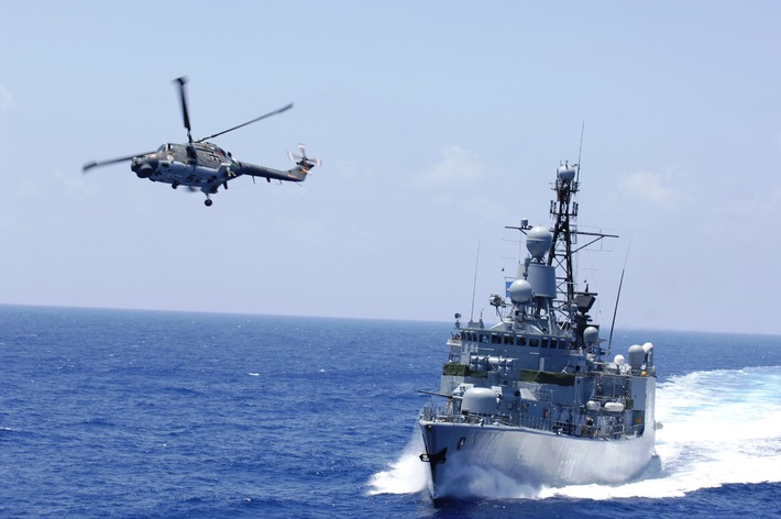 Letzter Einsatz für Fregatte &quot;Niedersachsen&quot; - Innenminister Pistorius verabschiedet die Fregatte in den NATO-Verband