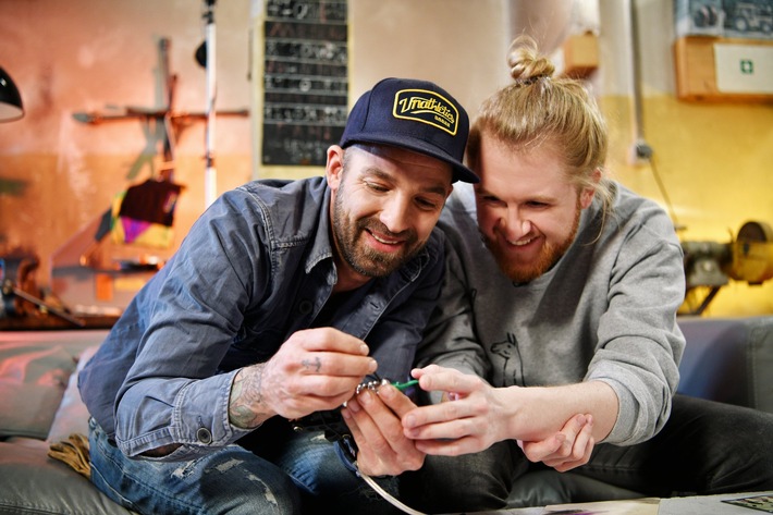 "Gegen uns sieht MacGyver alt aus!" Neue Staffel "Checker Buddies - Niels und Icke ohne Anleitung" startet am Donnerstag auf ProSieben MAXX