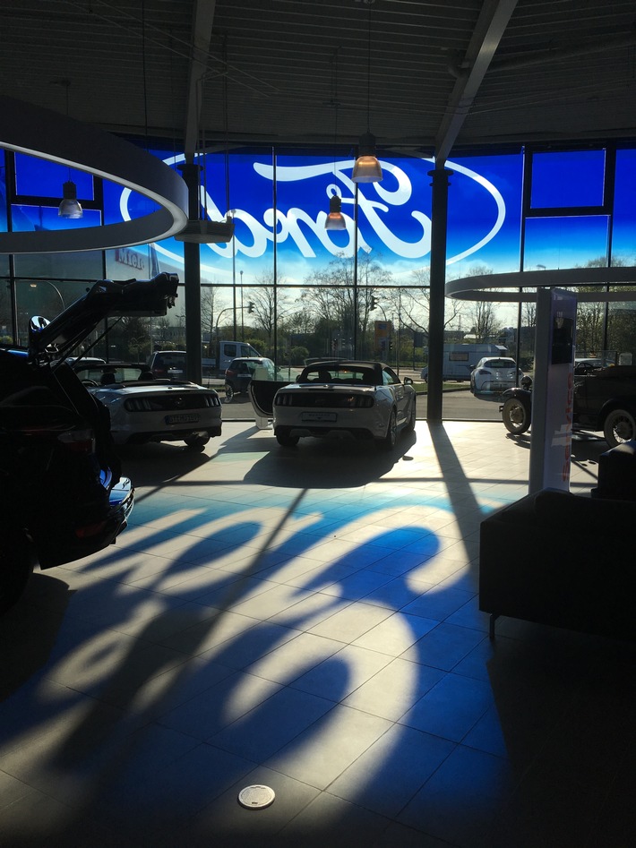 Ford-Händler öffnen Verkaufsräume und bieten attraktives Finanzierungsangebot: &quot;Jetzt kaufen, später zahlen&quot;