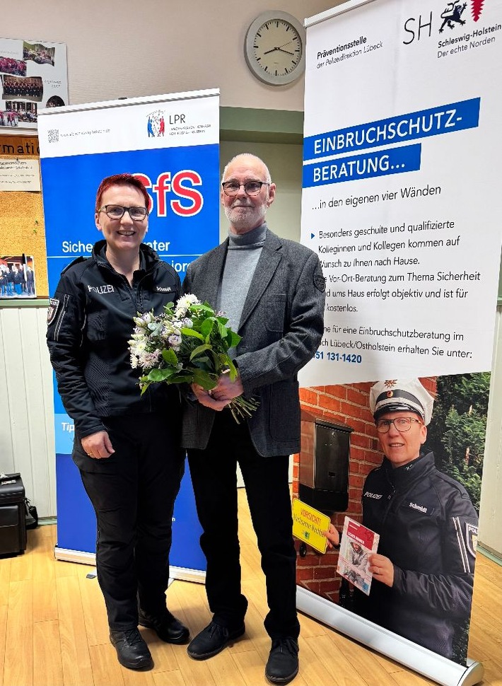 POL-HL: PD Lübeck / 11 Jahre und 135 Vorträge: PD Lübeck verabschiedet langjährigen Sicherheitsberater für Senioren Gernot Schneider