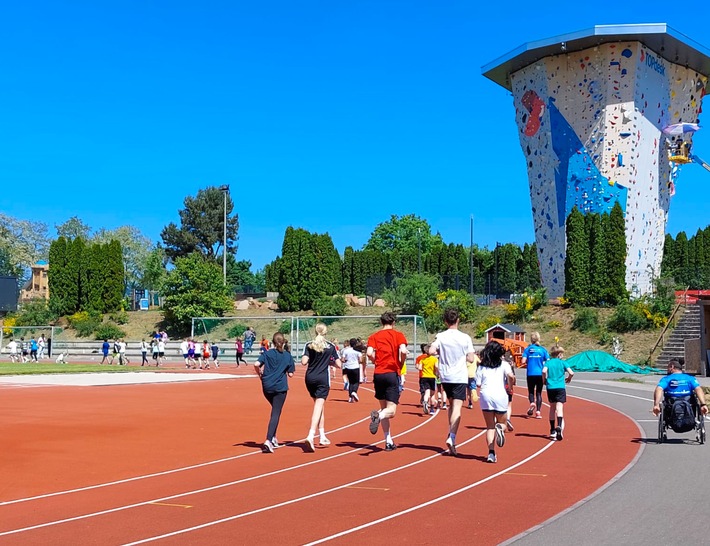 Kaiserslautern übertrifft RID-Weltrekord und holt als Team die größte Lauf-Distanz in 90 Tagen in die Westpfalz