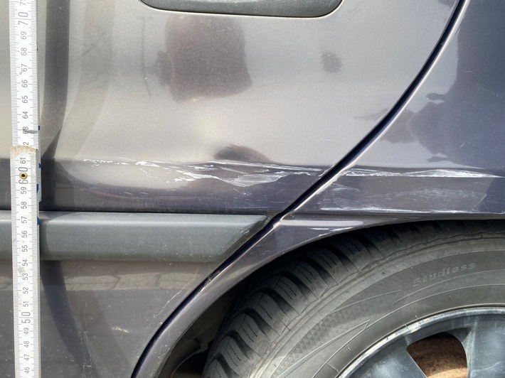 POL-PDKL: Wer hat den Opel Astra beschädigt