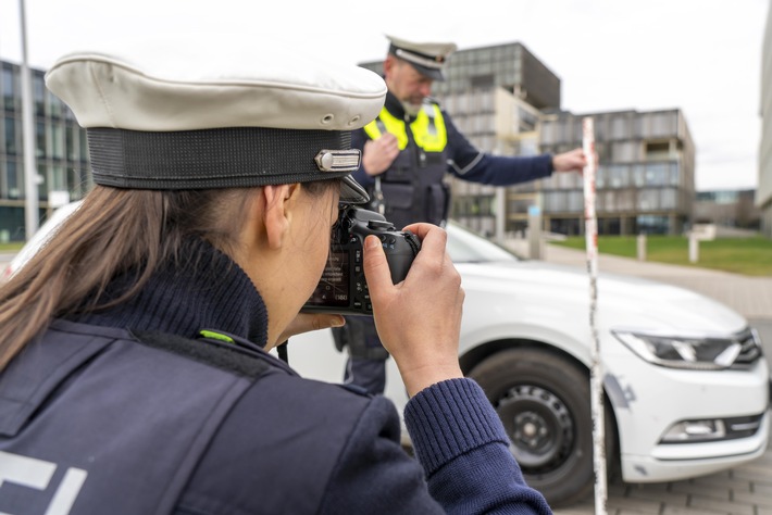 POL-ME: Verkehrsunfallfluchten aus dem Kreisgebiet - 2504110