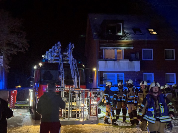 FW-PI: Brand in einem Mehrfamilienhaus - Feuerwehr verhindert schlimmeres (FOTOS)