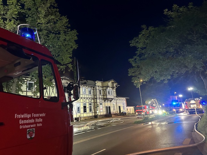 POL-HI: Brand des Bahnhofsgebäudes in Holle mit einer schwerverletzten Person