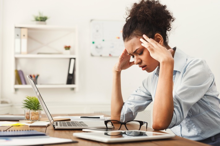Mental Health Fact Check von TÜV Rheinland: Psychische Belastungen im Unternehmen rechtzeitig erkennen