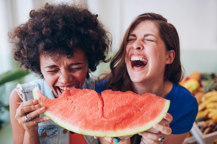 Cute Solar Wassermelonen / Europäische Solargewächshäuser bringen den Sommer nach Hause / Hochsaison für Wassermelonen beginnt / Weiterer Text über ots und www.presseportal.de/nr/148445 / Die Verwendung dieses Bildes ist für redaktionelle Zwecke unter Beachtung ggf. genannter Nutzungsbedingungen honorarfrei. Veröffentlichung bitte mit Bildrechte-Hinweis.