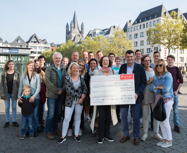 Santander spendet 2 500 Euro an Jörg Weise Association