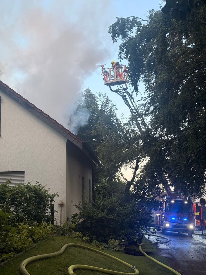FW Bad Oeynhausen: Brand eines Wohnhauses in Volmerdingsen