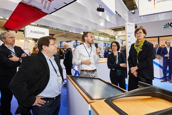 Hannover Messe 2024: Forschungsprojekt für das Laden von E-Fahrzeugen mit Windenergie