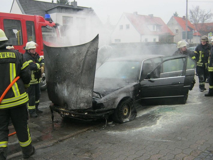 POL-NI: Motorbrand zerstört BMW  -Bild im Download-