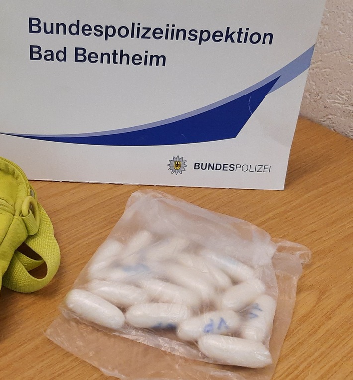 BPOL-BadBentheim: Kokain im Wert von 12.000 Euro im Gepäck / Drogenschmuggler in Untersuchungshaft