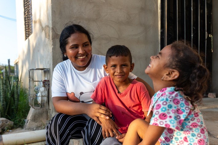 Unternehmen bündeln ihr gesellschaftliches Engagement / CEWE und MEYLE setzen zum Giving Tuesday auf eine gemeinsame Initiative mit den SOS-Kinderdörfer weltweit.