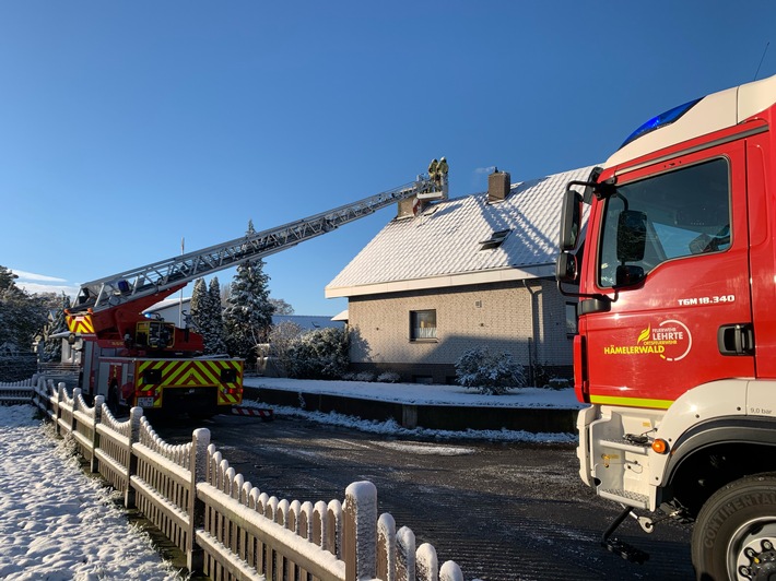 FW Lehrte: Ortsfeuerwehr Hämelerwald wird zu Schornsteinbrand gerufen