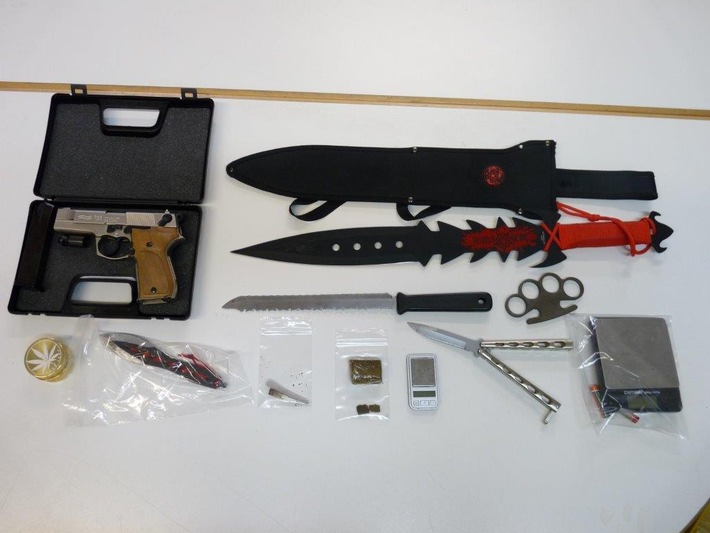 POL-OG: Offenburg - Waffen und Drogen aufgefunden