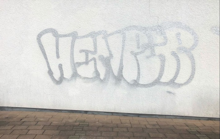 POL-OE: Unbekannte beschmieren Hauswand mit Graffiti