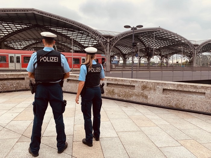 BPOL NRW: Lassen Sie Ihr Gepäck nicht unbeaufsichtigt! - Herrenloser Koffer verursacht langen Einsatz der Bundespolizei
