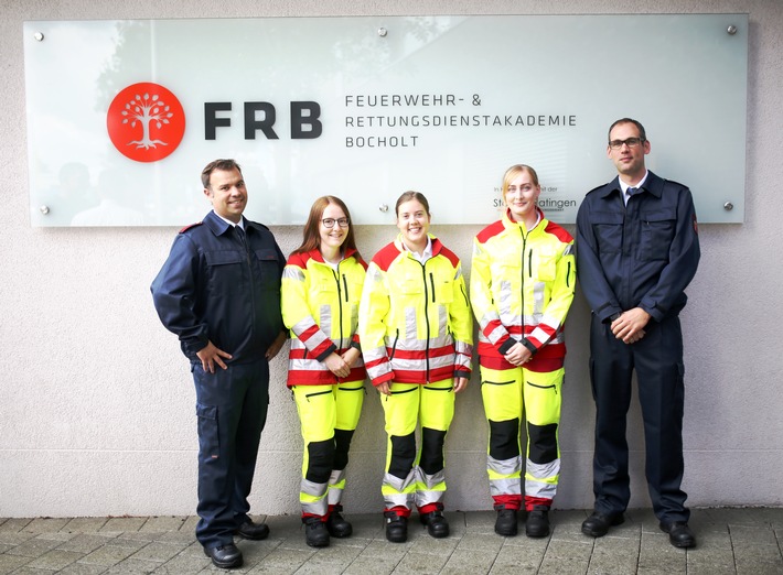 FW Ratingen: Bildmaterial - Erstmals Vollausbildung zum Notfallsanitäter bei der Feuerwehr Ratingen