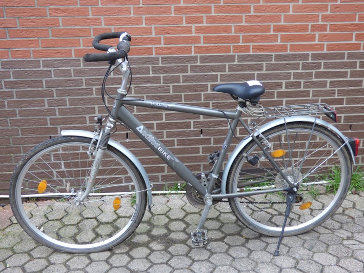 POL-SZ: Pressemitteilung der Polizeiinspektion SZ/PE/WF vom 08.01.2019.
Polizei stellt nach Trunkenheitsfahrt in Salzgitter-Gebhardshagen ein Fahrrad sicher und sucht nun den Eigentümer.