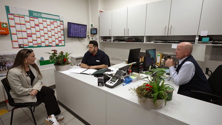 Neue Folgen "Unser Supermarkt - mit Herz und Humor" Diese Woche: Alessia Herrens Bewerbungsgespräch