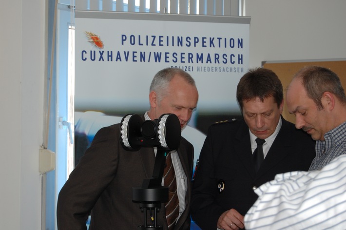 POL-CUX: Polizei stellt Kriminalstatistik 2009 vor + Digitale Technik unterstützt erfolgreiche Polizeiarbeit + Sichere Region + Aufklärungsquote erreicht neuen Spitzenwert