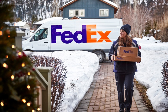 FedEx Delivery Driver 1_Landscape.jpg