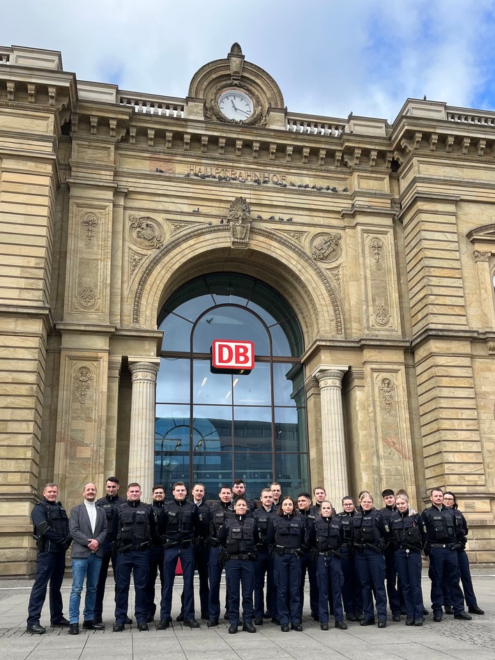 BPOLI MD: Bundespolizeiinspektion Magdeburg begrüßt 22 neue Kolleginnen und Kollegen