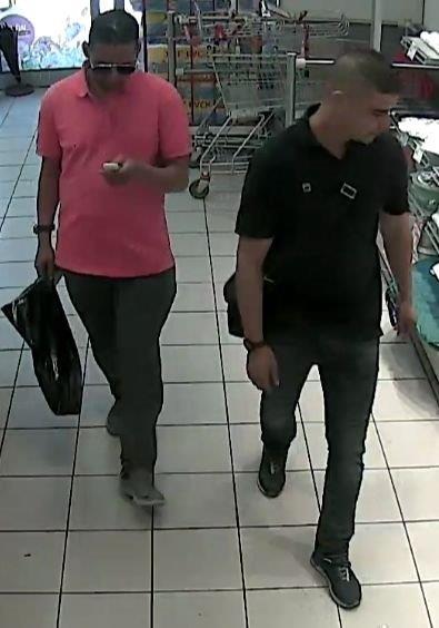 POL-BN: Foto-Fahndung: Unbekannte attackieren Ladendetektiv - Wer kennt diese Männer?