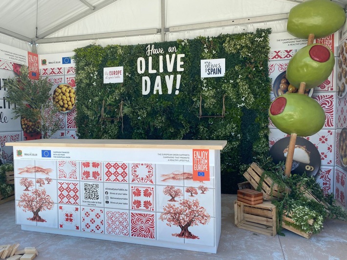 European olives show their gastronomic potential in Miami to 450 chefs / The Spanish chef Alberto Astudillo will prepare different dishes with this ingredient