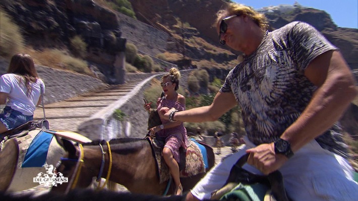 Carmen unter Hypnose - Neue Folge "Die Geissens" am Montag bei RTL II