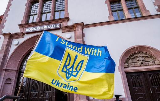 Auch zwei Jahre nach Kriegsbeginn: In ungebrochener Solidarität stehen deutsche und ukrainische Kommunen Seite an Seite