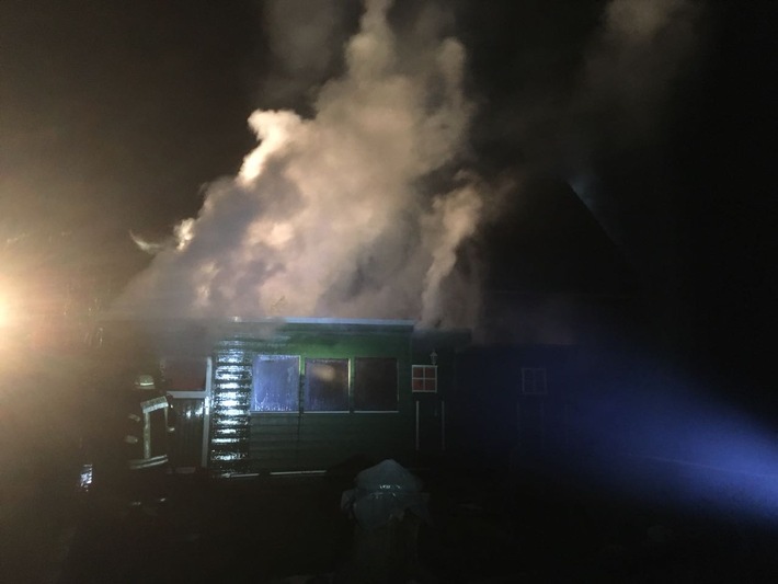 POL-HM: Brand eines Holzschuppens