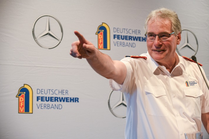 Bundesinnenministerin Faeser: "Bevölkerungsschutz ist eine der wichtigsten Aufgaben der Zukunft" / Netzwerken auf höchster Ebene bei 15. Berliner Abend der deutschen Feuerwehren