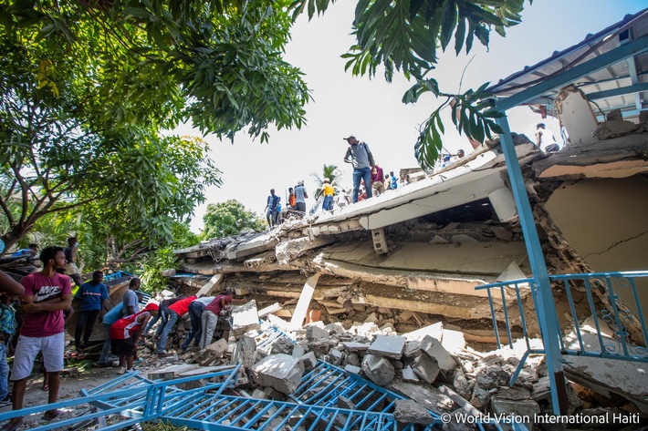 Erdbeben in Haiti: Tropischer Sturm "Grace" verschärft die Lage / Hilfsorganisationen im Bündnis "Aktion Deutschland Hilft" verteilen Wasser, Lebensmittel und unterstützen bei Rettungsarbeiten