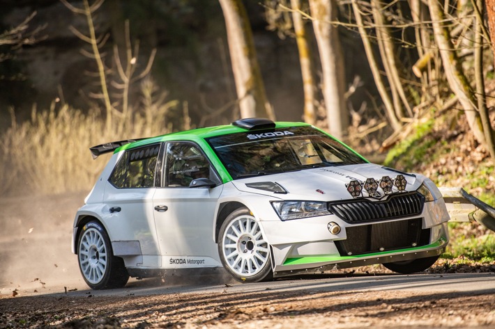 Modernisierter SKODA FABIA R5 nach erfolgreicher Homologation bereit für die Piste (FOTO)