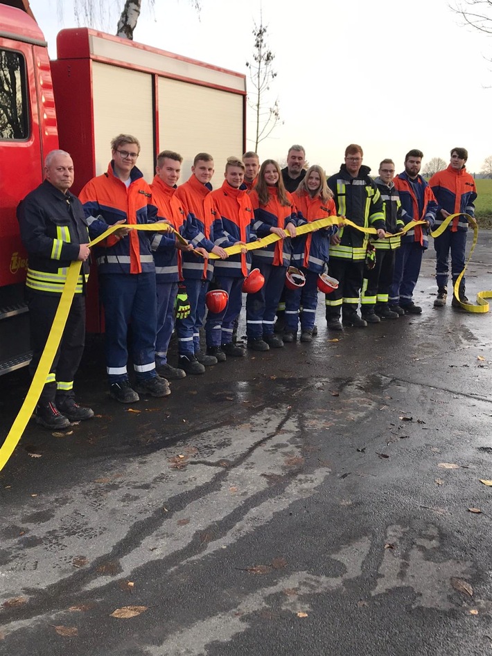 FW Lügde: Erfolgreiche Modul A Ausbildung bei der Feuerwehr Lügde